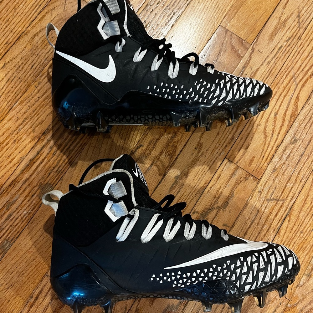 Nike Football Cleats Force Savage size 9